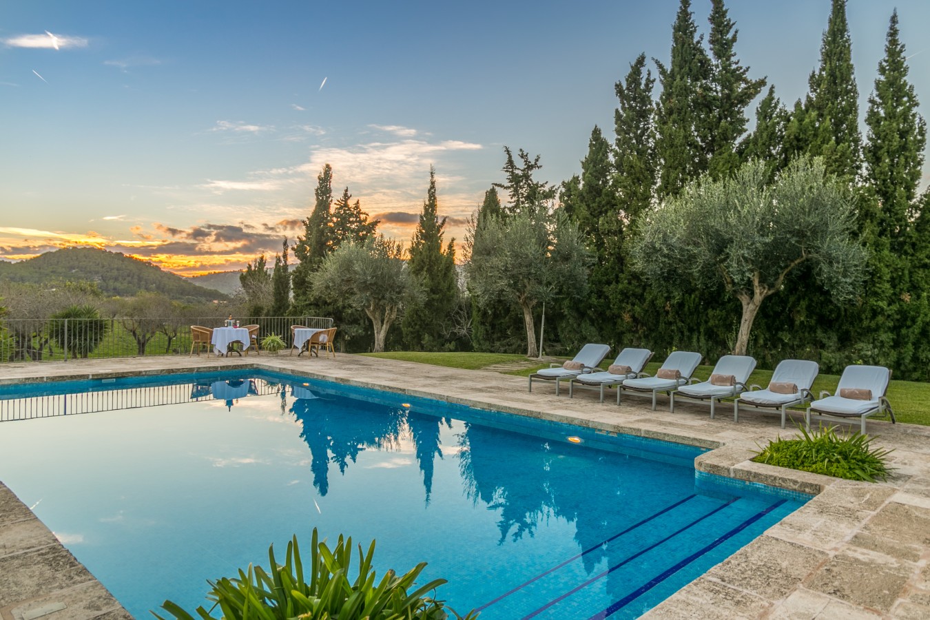 Pool-area-in-historic-house-in-mallorca-with-swimming-pool-4.jpg