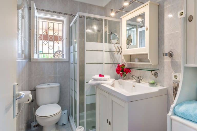 Bathroom In Cottage 50 M From The Beach