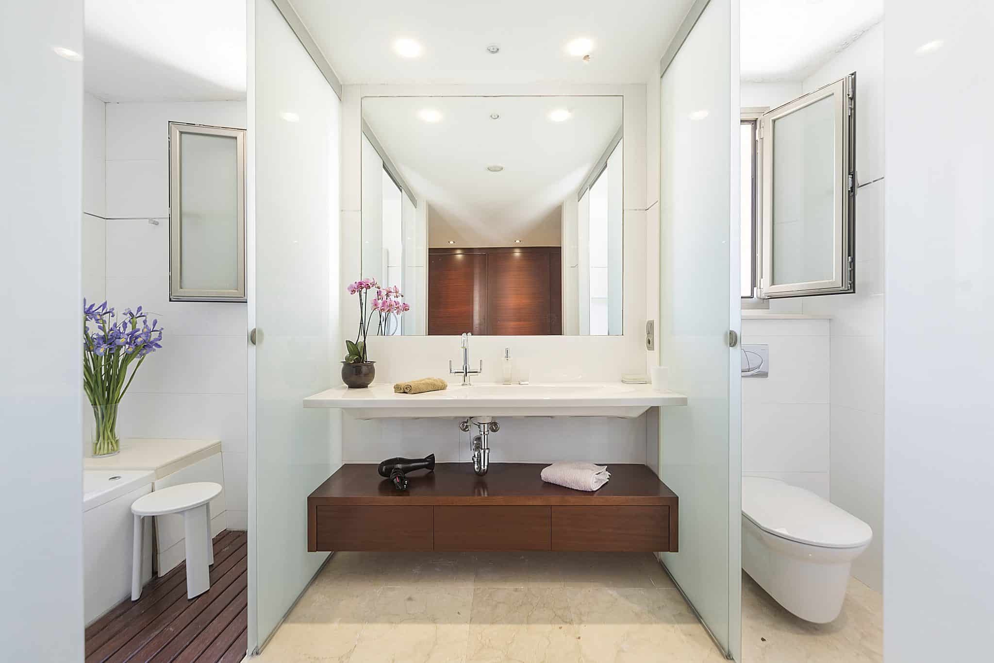 Bathrooms In Majestic Holiday Estate In Calvia