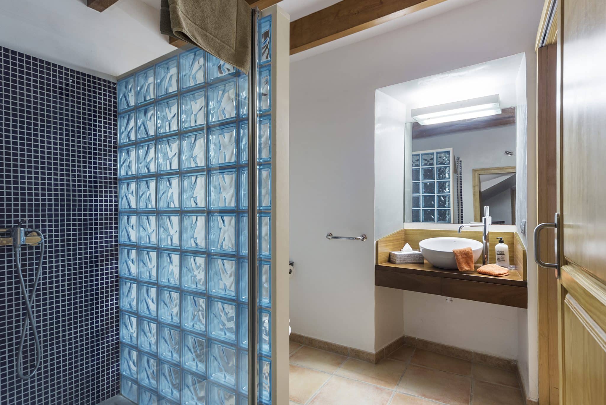 Bathrooms In Majestic Holiday Estate In Calvia