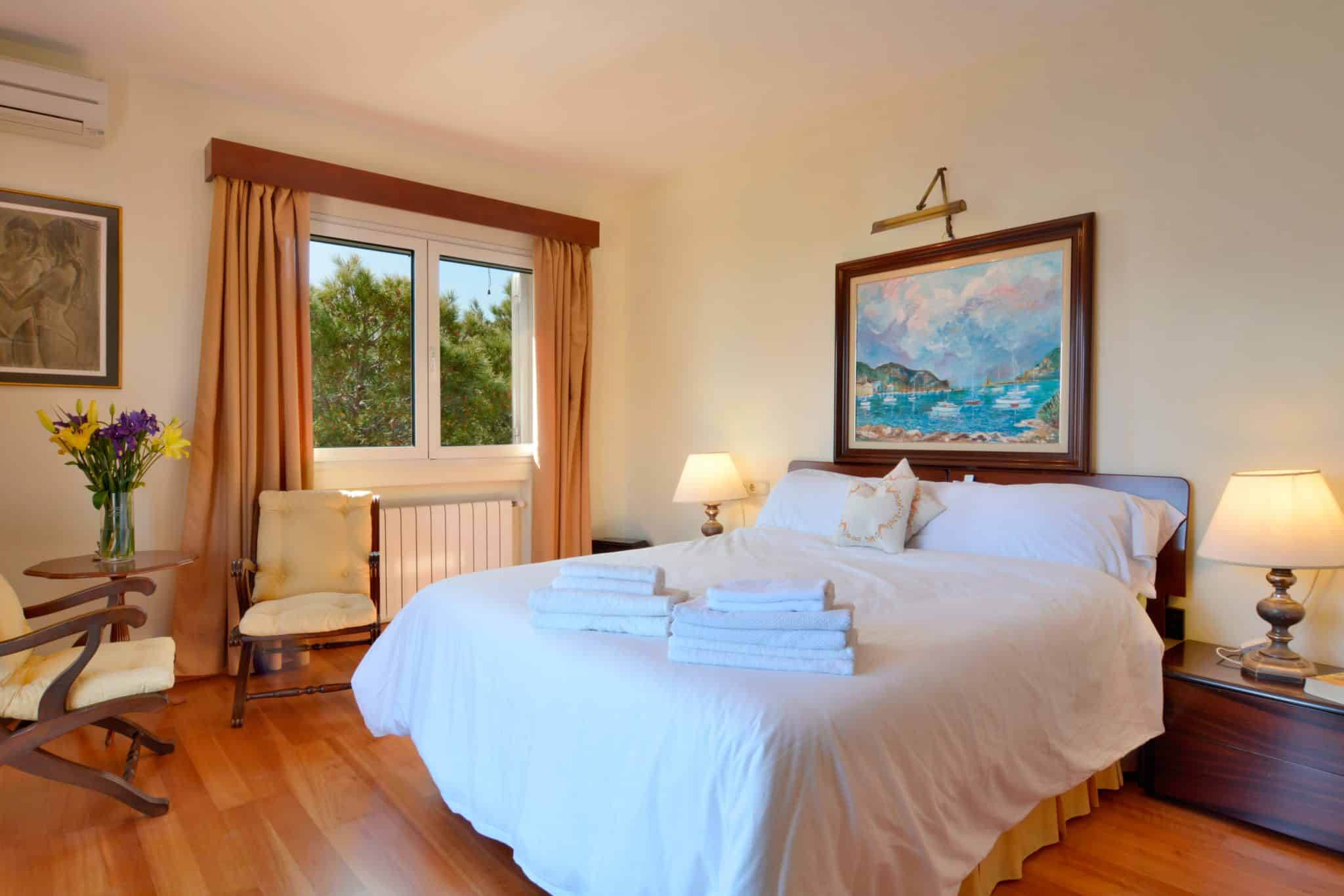 Bedrooms In Charming Villa With Enchanting Sea Views And Pool