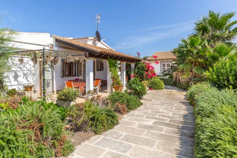 Garden Area In Cottage 50 M From The Beach