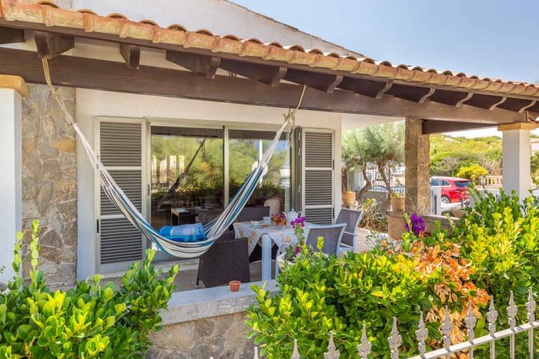 Outdoor Dining Area In Cottage 50 M From The Beach