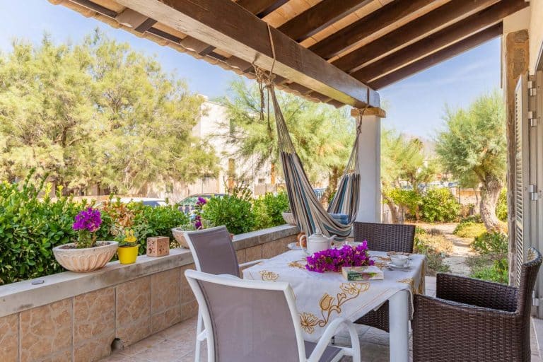 Outdoor Dining Area In Cottage 50 M From The Beach