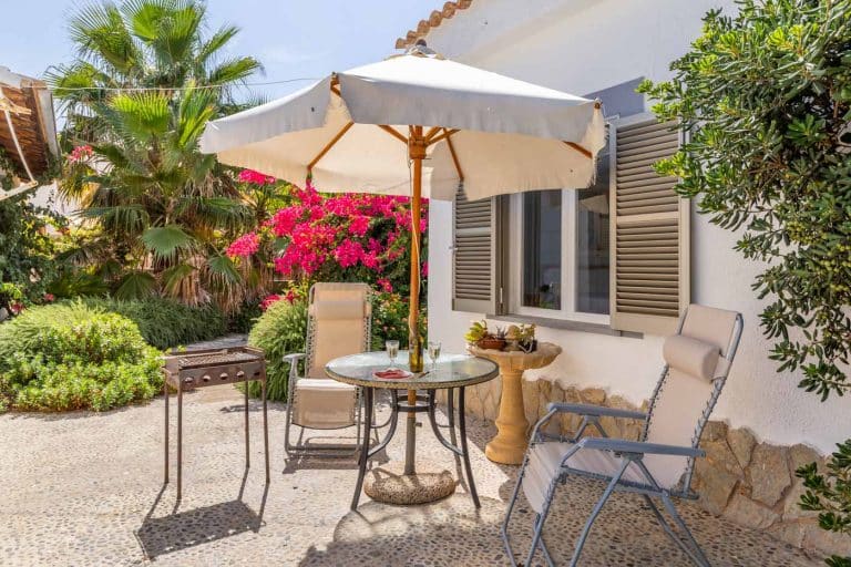 Outdoor Dining Area In Cottage 50 M From The Beach